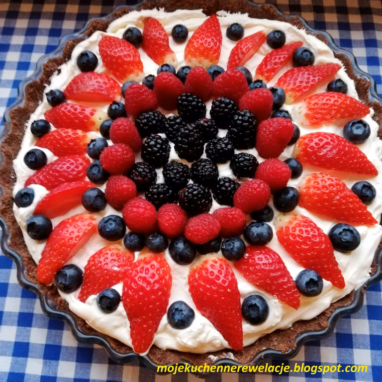 Tarta z kremem mascarpone i owocami (bez pieczenia)