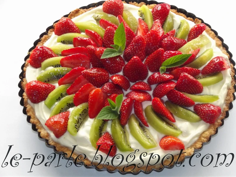 Tarta z truskawkami, kiwi i amaretto
