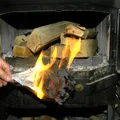 Czym nie wolno palić w piecu w 2022 roku?