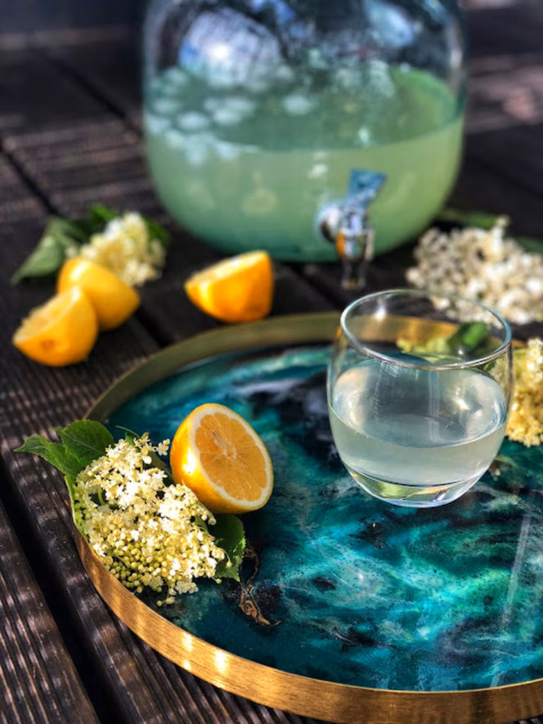 Lemoniada z kwiatów czarnego bzu