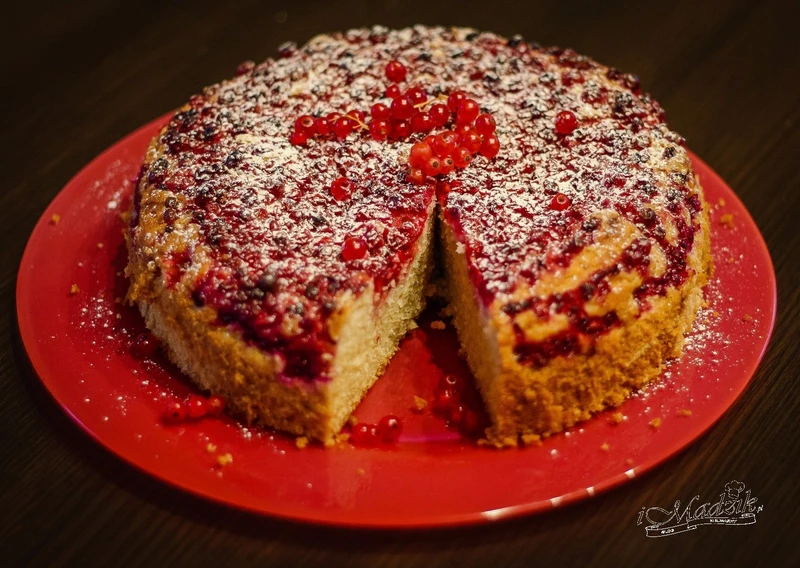 Ciasto jogurtowe z czerwoną porzeczką