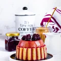 Pudding z kaszy kukurydzianej z sosem jeżynowym