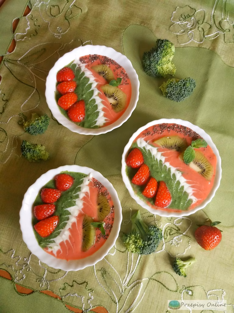 Kolorowe smoothie bowl