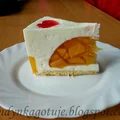 Sernik z Brzoskwiniową Niespodzianką