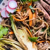 SAŁATKA Z MAKARONU SOBA ZE STEKIEM