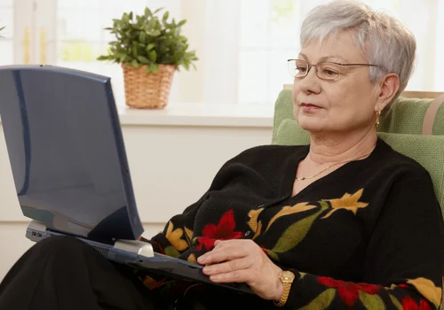 Blisko 400 zł dodatkowo dla tych seniorów już w lutym 2026! Jednak nie wszyscy emeryci otrzymają ten przelew