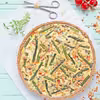 Quiche ze szparagami i wędzonym łososiem