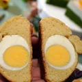 Serowe chlebki wielkanocne z jajkiem
