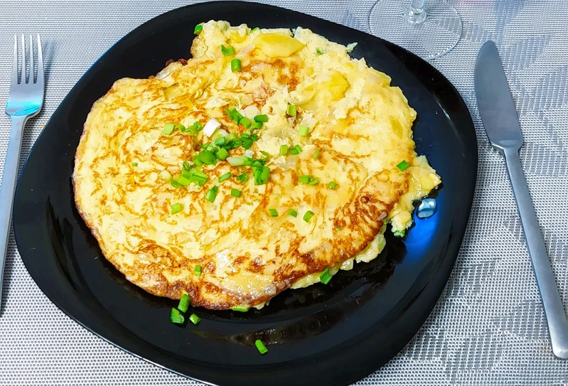 Omlet Hiszpański – pomysł na ziemniaki pozostałe z obiadu