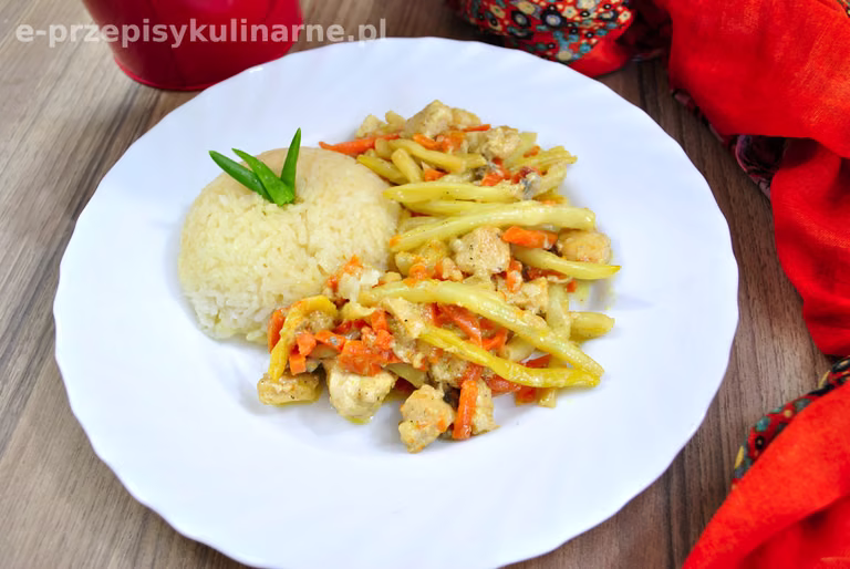 Kurczak Z Warzywami W Sosie Serowym