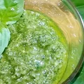 Pesto z bazylii.