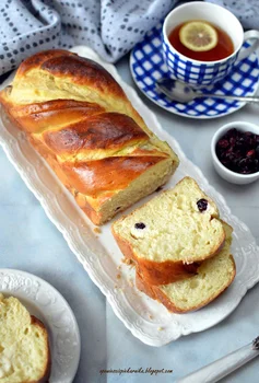 Drożdżowe ciasto z serem i żurawiną