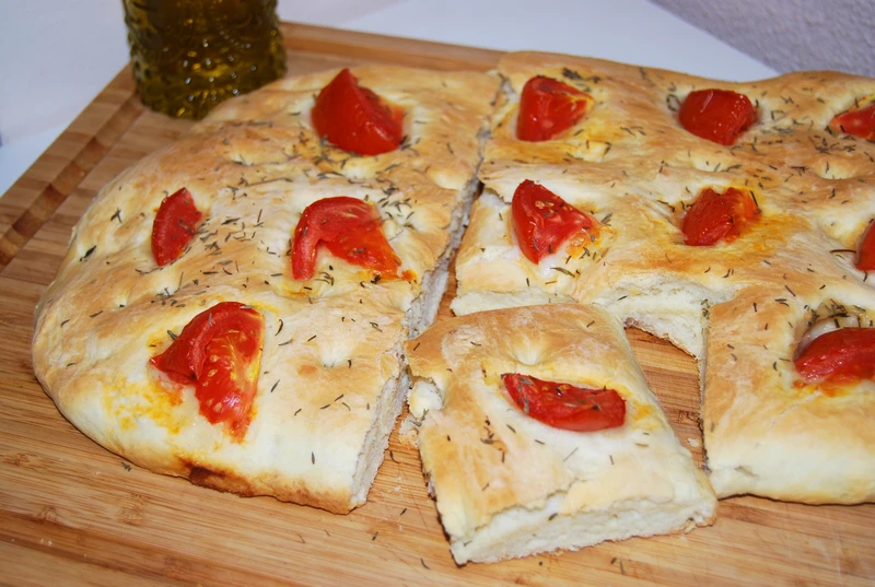 Focaccia z pomidorami i tymiankiem