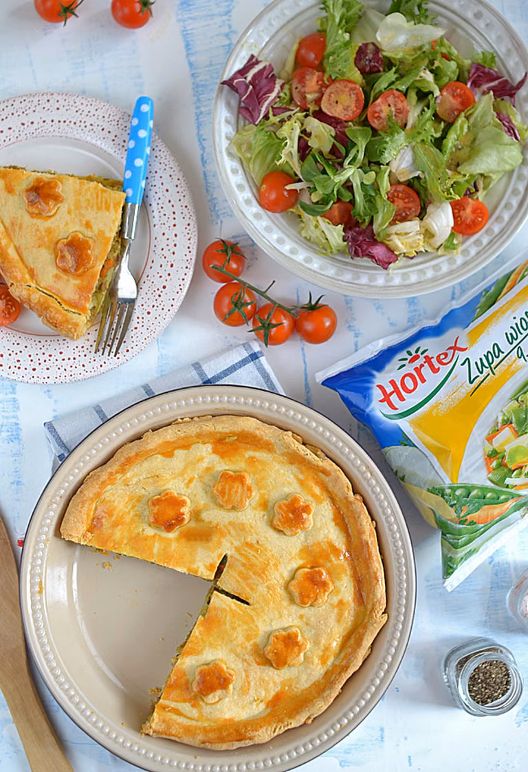 Paj ("pie"), czyli kruchy placek warzywno-mięsny na bogato