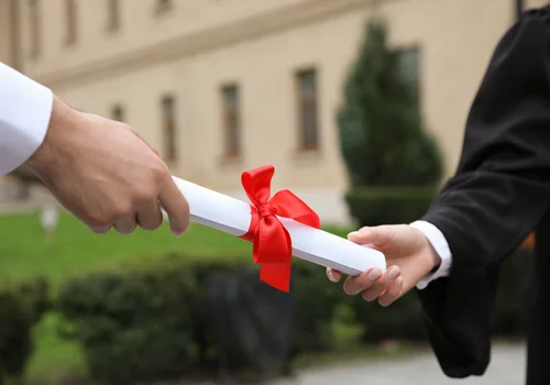 Nowe wzory świadectw! Ministerstwo wprowadza ważne zmiany od 1 października 2024