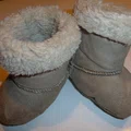 papucie dla niemowlaka z popsutych butów emu
