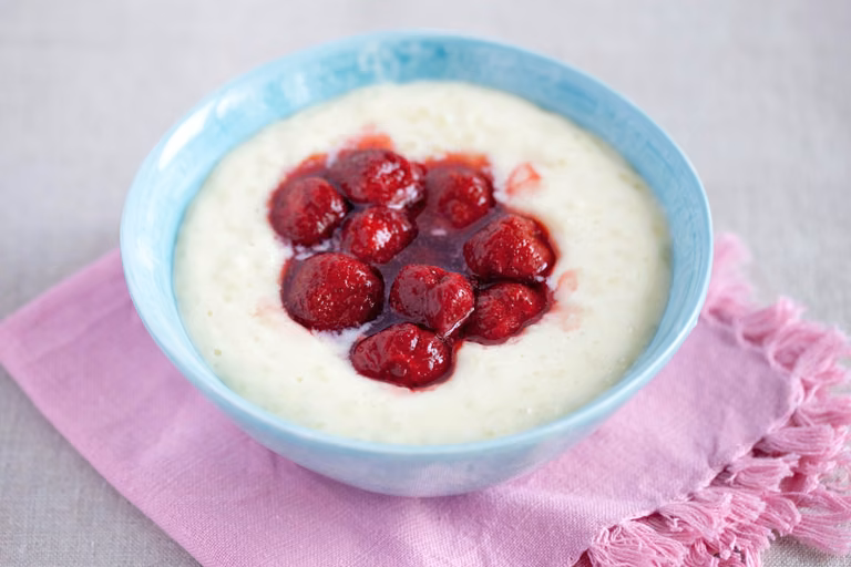 PUDDING Z TAPIOKI Z PIECZONYMI TRUSKAWKAMI