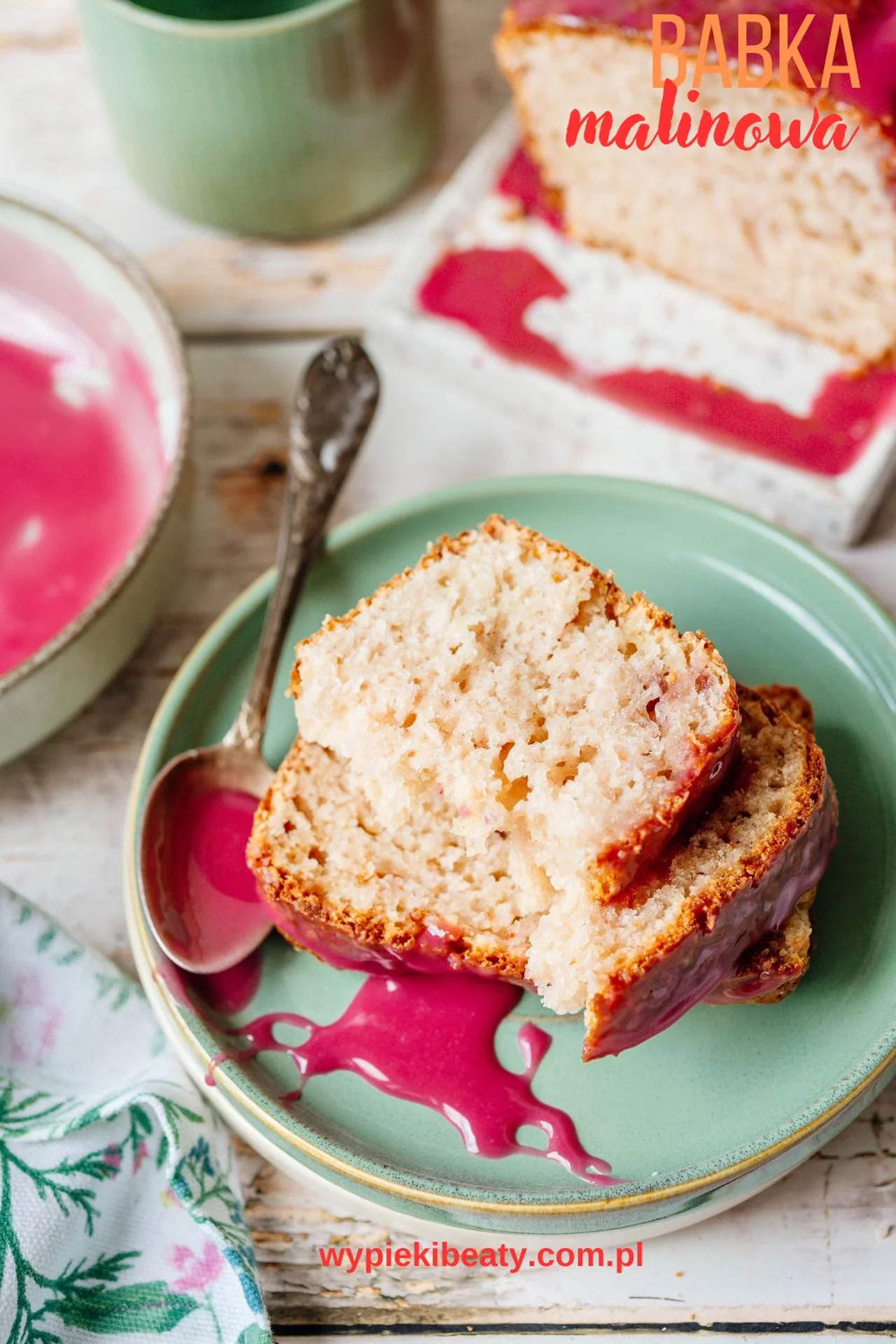 Babka malinowa z malinowym budyniem