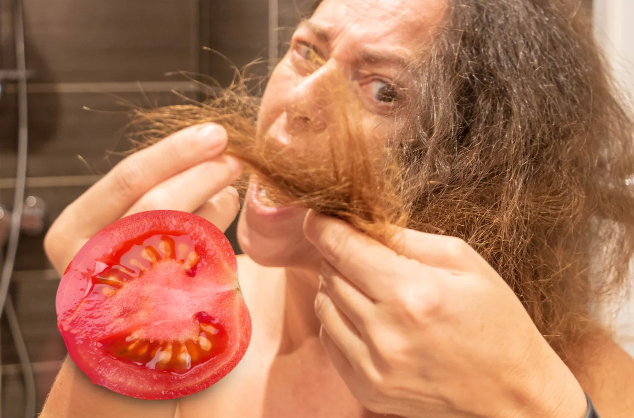 Po lecie Twoje włosy wołają o pomoc? Oto pomidorowy sposób na ich odżywienie!