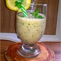 Orzeźwiające cytrynowe smoothie z kolendrą