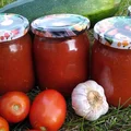 Sos pomidorowo-cukiniowy z bazylią i czosnkiem