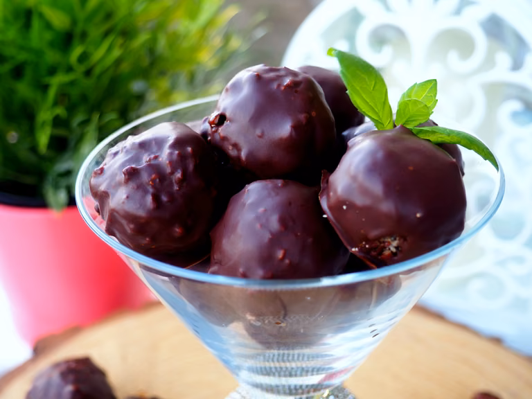 PRALINY DAKTYLOWE A'LA FERRERO ROCHER