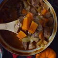 Gulasz z karkówką, dynią i jabłkami