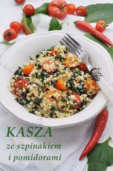 Sałatka. Kasza bulgur ze szpinakiem i pomidorami