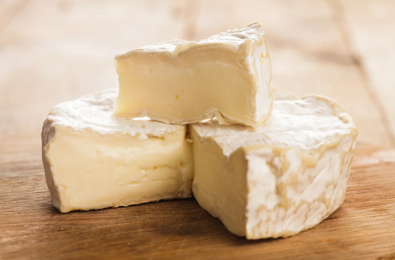 Dzień Sera Camembert: Historia, Smak i Kulinarne Inspiracje