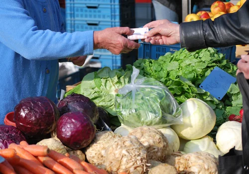Uważaj na warzywne podróbki! Tak rozpoznasz oszustwo na bazarze!