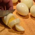  Jak sprawnie pokroić jajko?