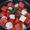 Sałatka z arbuza i fety z miętą