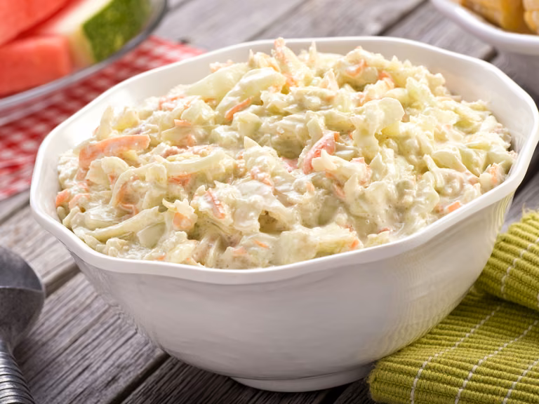 Colesław jak z KFC! Sałatka z białej kapusty