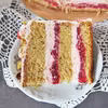 Tort pistacjowo malinowy