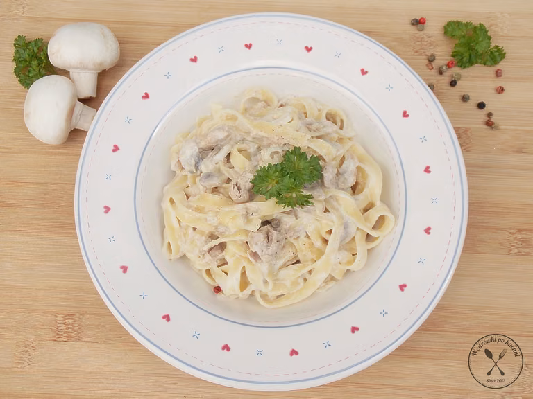 Tagliatelle z tuńczykiem w sosie śmietanowym