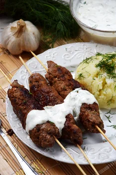 Cevapcici z sosem czosnkowym