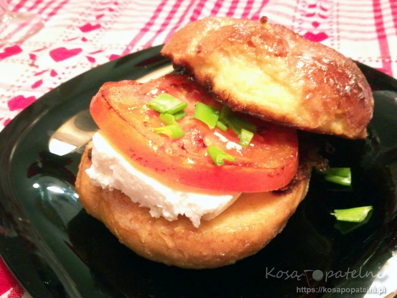 Francuski wege burger śniadaniowy