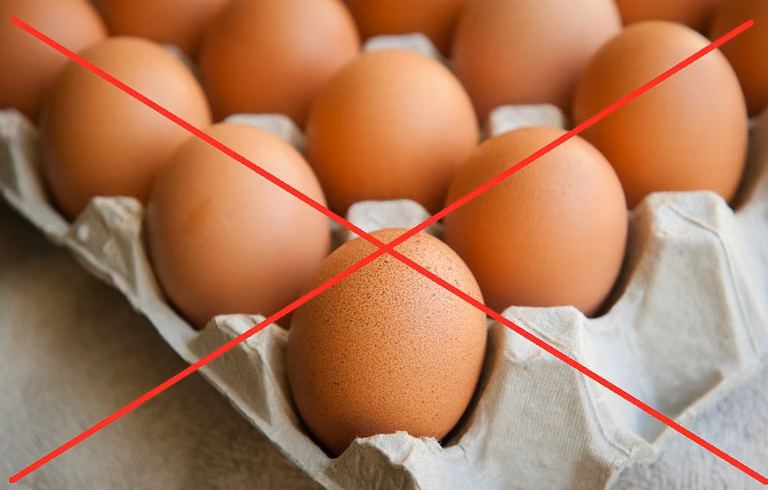 Nie jedz jajek z Biedronki i Carrefour. SĄ SKAŻONE – informuje Główny Lekarz Weterynarii