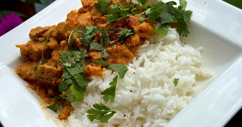 Czerwone curry z wieprzowiną i kalafiorem