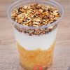 Jogurt naturalny z gruszką i prażonymi płatkami owsianymi