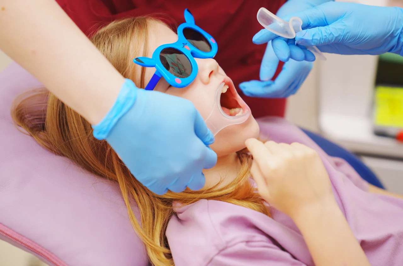 Bezpłatne świadczenia i darmowy aparat ortodontyczny! Nie każdy rodzic wie, że przysługuje refundacja