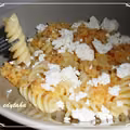 Makaron ze smażonym serem i śmietaną