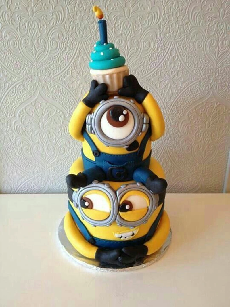 Torcik z minionkami