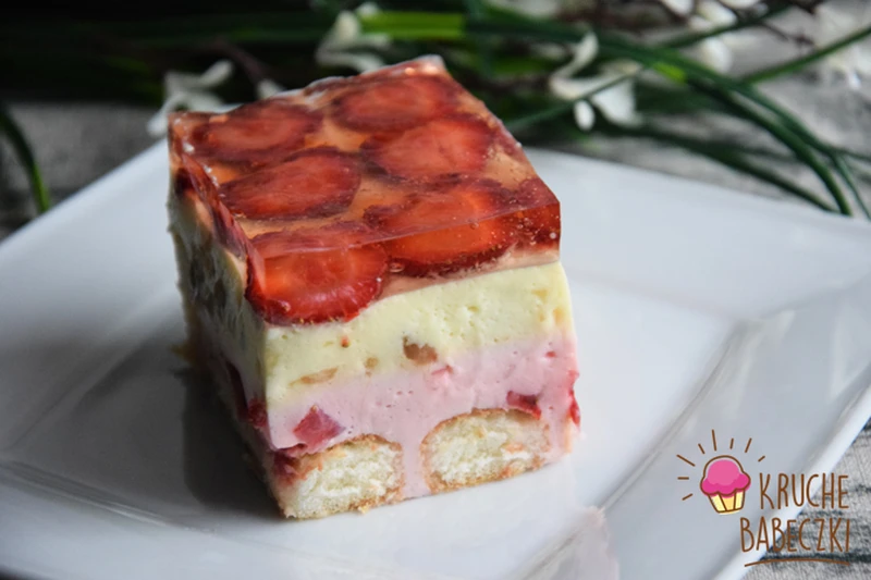 CIASTO JOGURTOWE BEZ PIECZENIA Z TRUSKAWKAMI I BANANEM