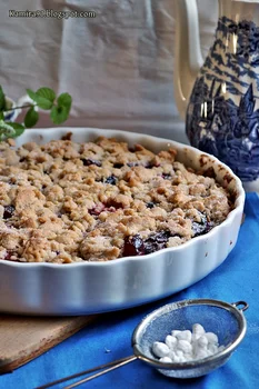 Tarta ze śliwkami i cynamonową kruszonką