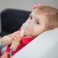 Kiedy i czym inhalować małe dziecko?