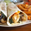 Tortilla z kurczakiem i pieczonymi warzywami