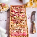 Wegańska tarta z rabarbarem i kremem budyniowym