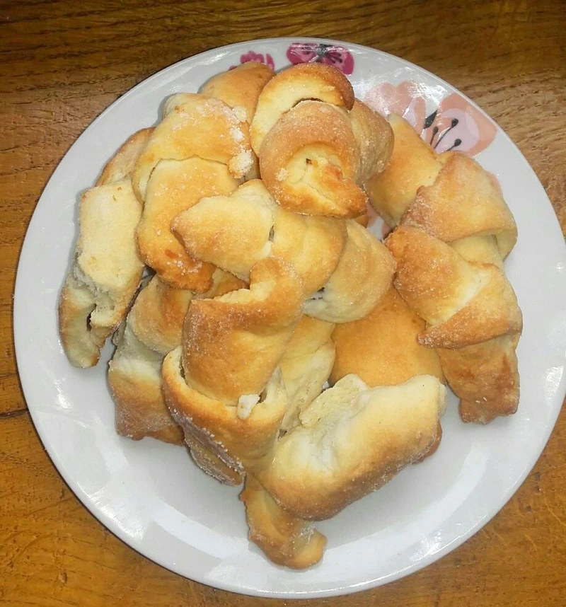 Rogaliki z różanym nadzieniem