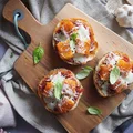 Zapiekane kanapki z paluszkami rybnymi i mozzarellą